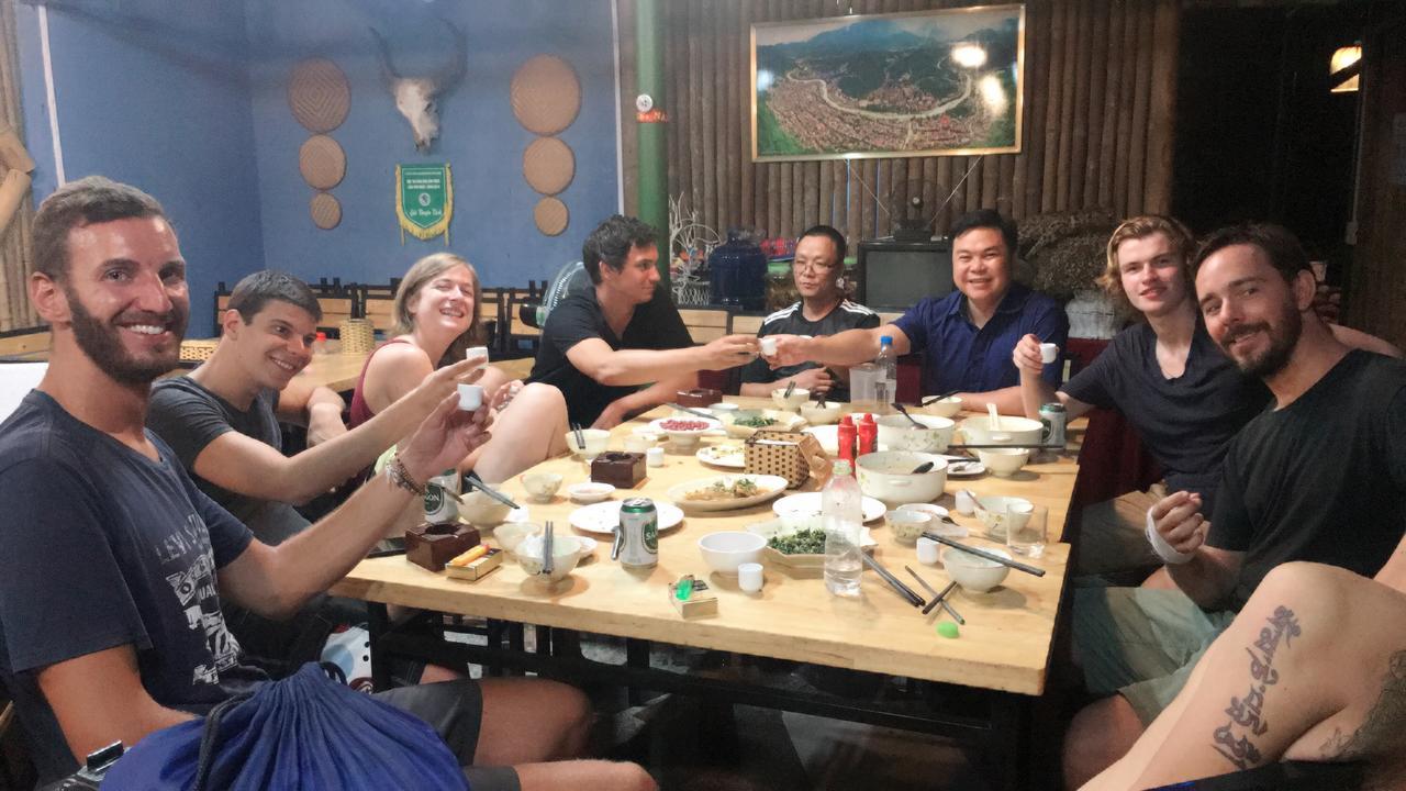 Green Hill Hostel & Tour Hà Giang Eksteriør billede